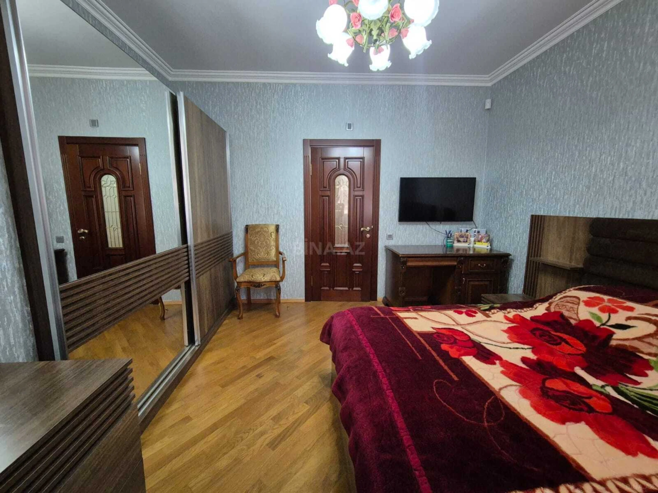 Satılır 7 otaqlı həyət evi 420 m²
