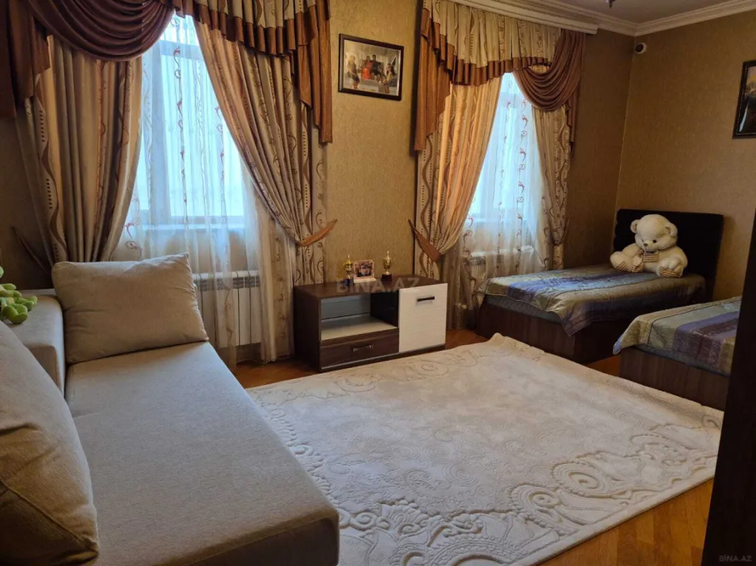 Satılır 7 otaqlı həyət evi 420 m²