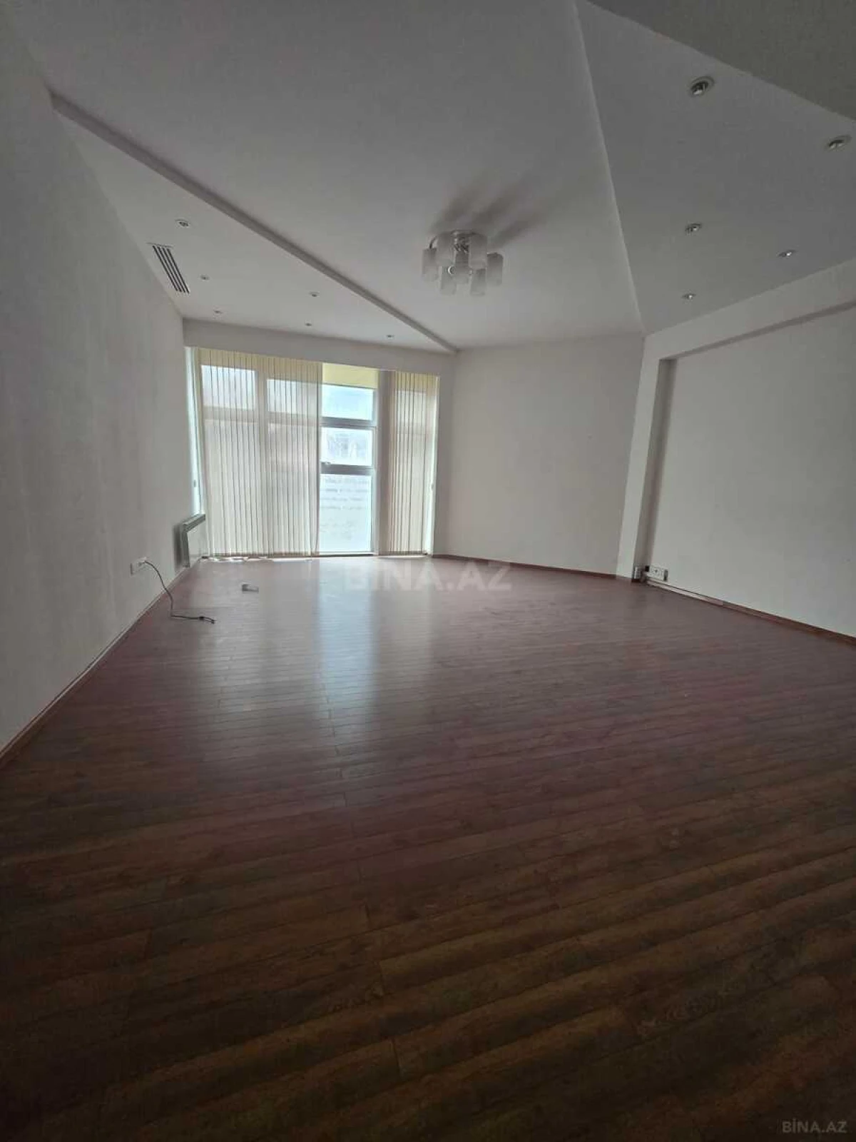Kirayə verilir 20 otaqlı ofis 1600 m²