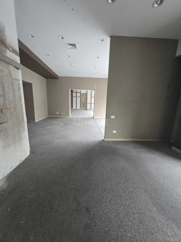 Kirayə verilir 20 otaqlı ofis 1600 m²