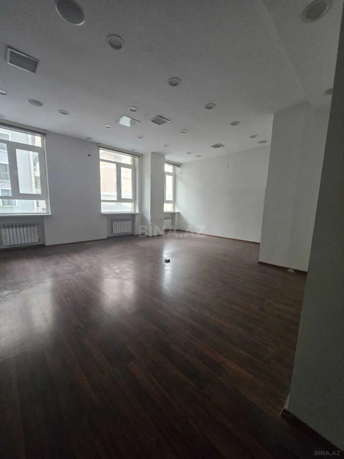 Kirayə verilir 20 otaqlı ofis 1600 m²