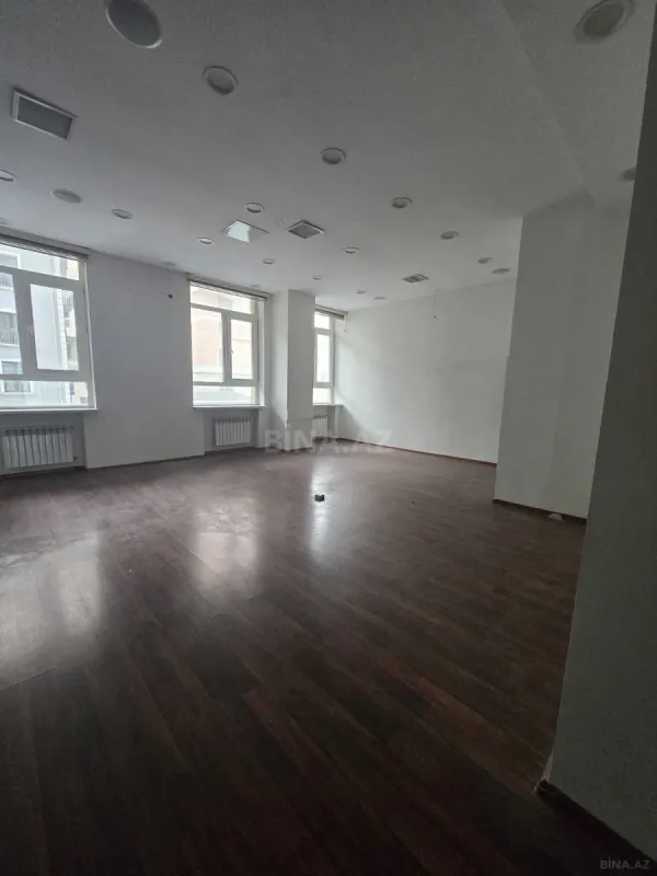 Kirayə verilir 20 otaqlı ofis 1600 m²