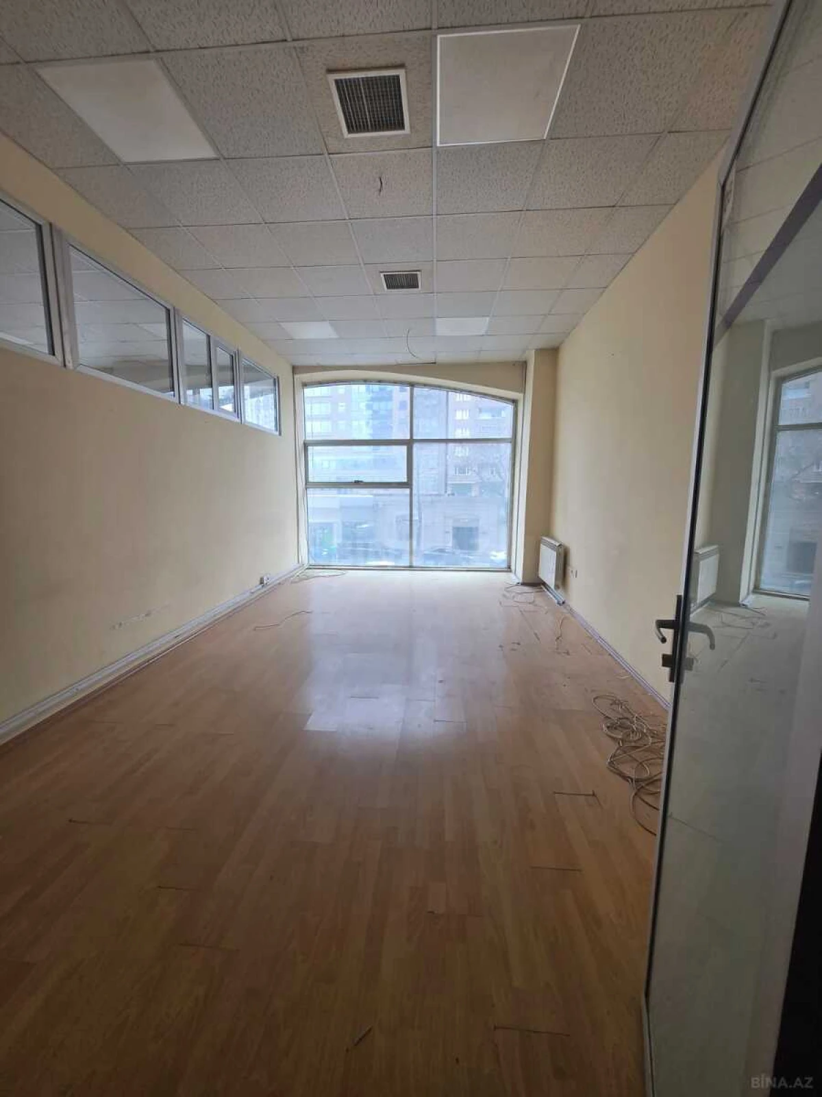 Kirayə verilir 20 otaqlı ofis 1600 m²