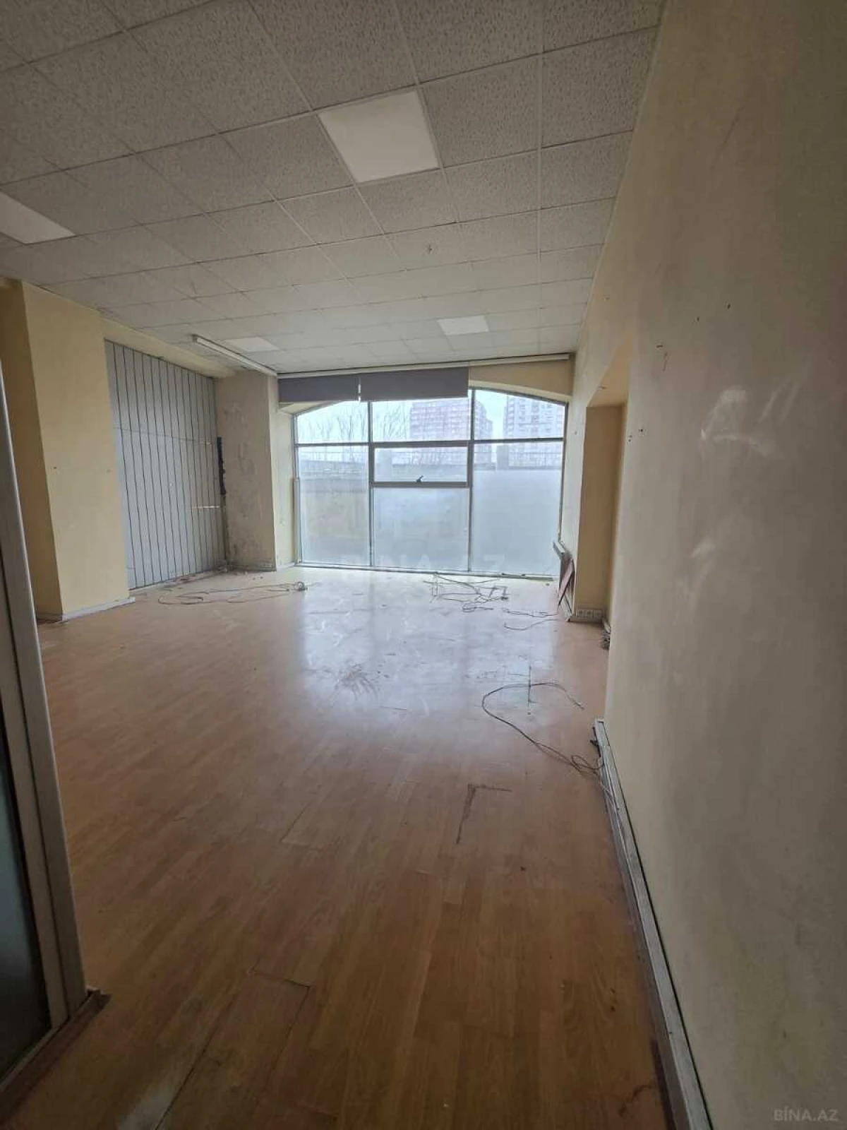 Kirayə verilir 20 otaqlı ofis 1600 m²