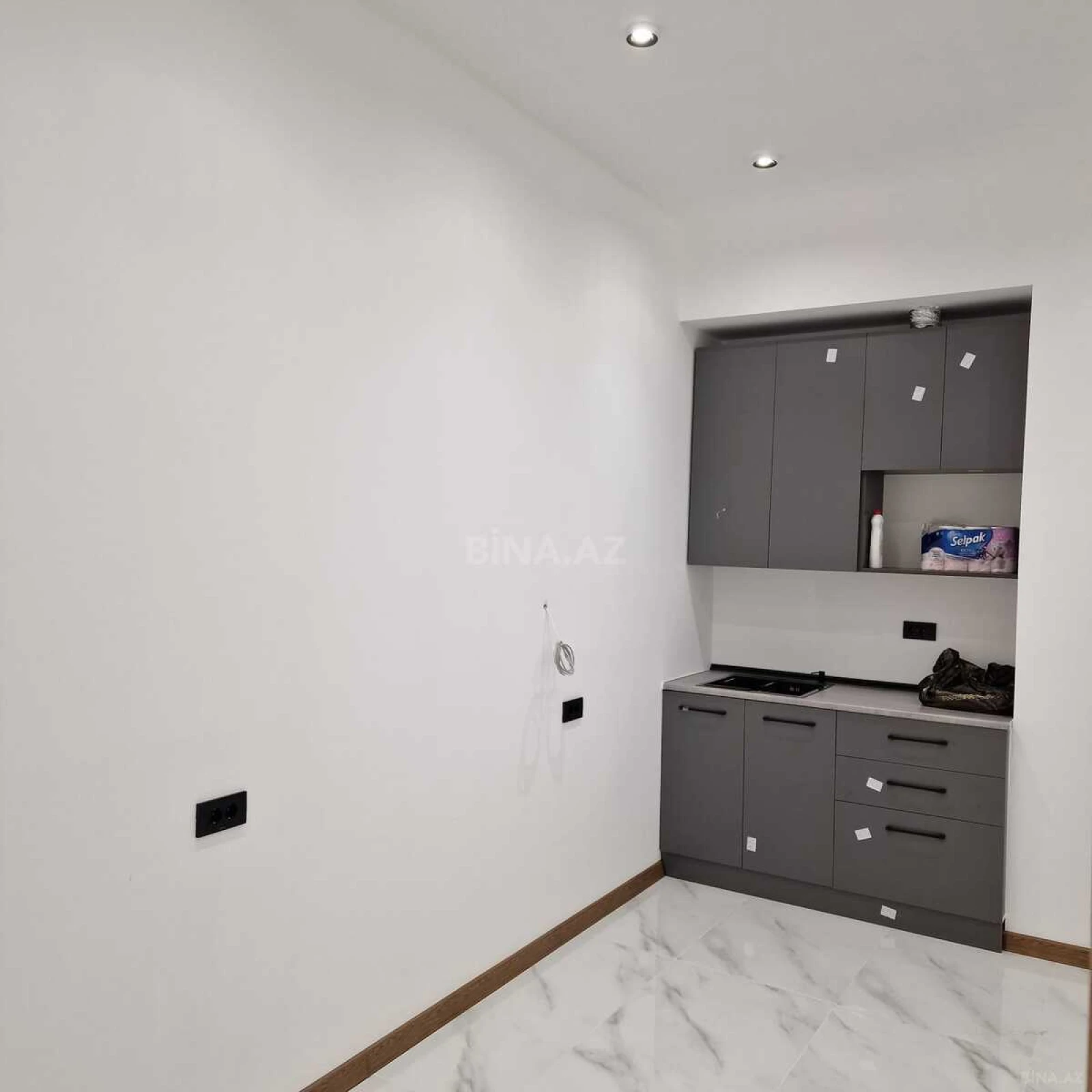 Satılır 5 otaqlı ofis 265 m²