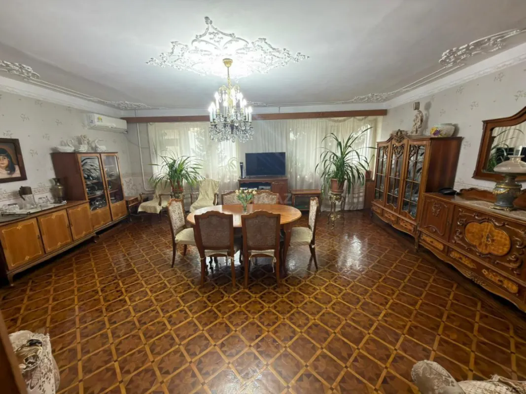 Satılır 4 otaqlı mənzil 110 m²