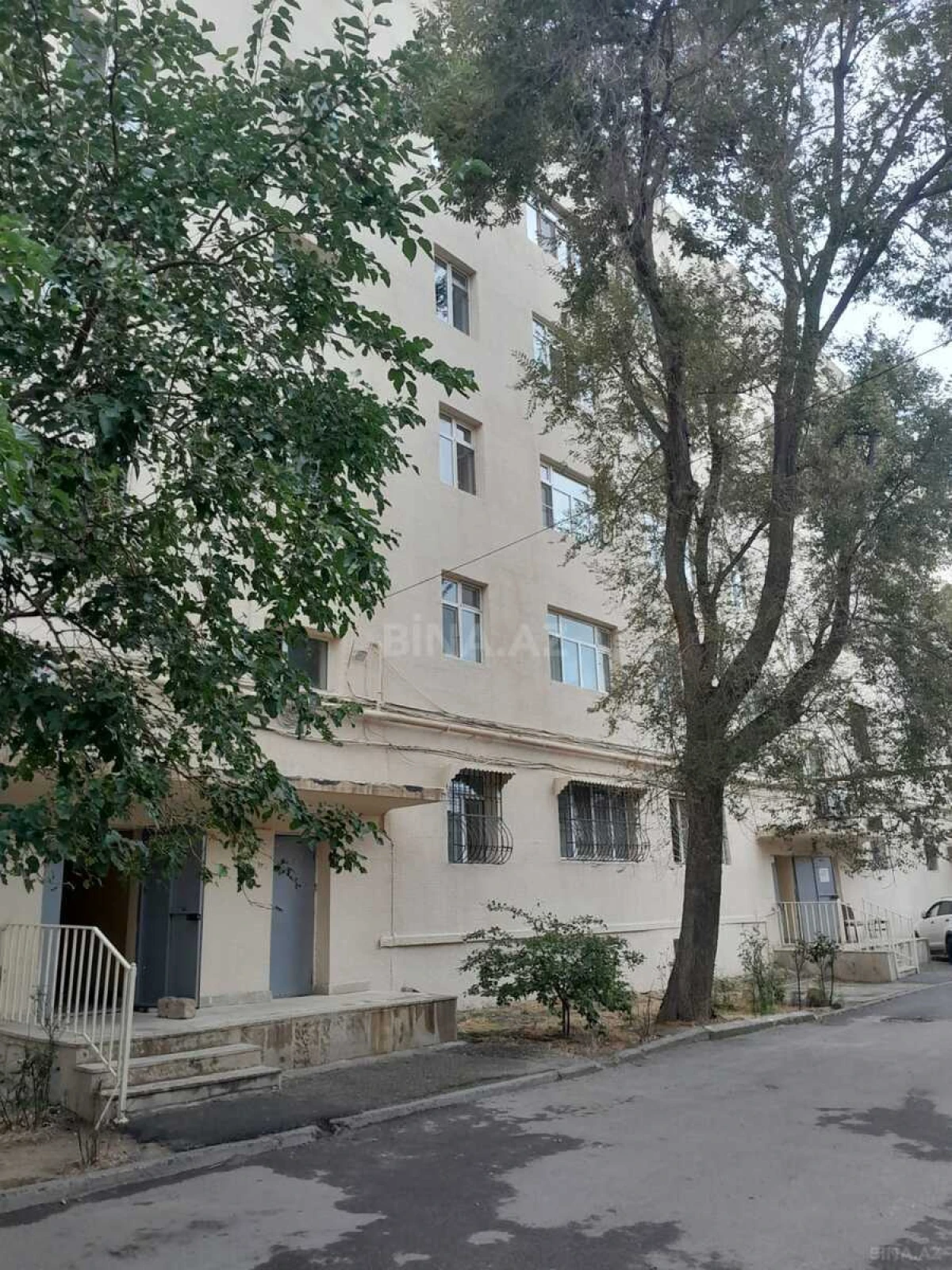 Satılır 4 otaqlı mənzil 100 m²