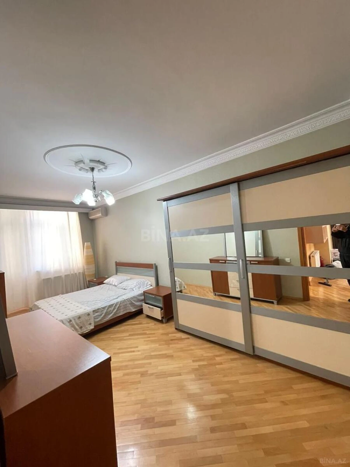 Kirayə verilir 3 otaqlı mənzil 170 m²