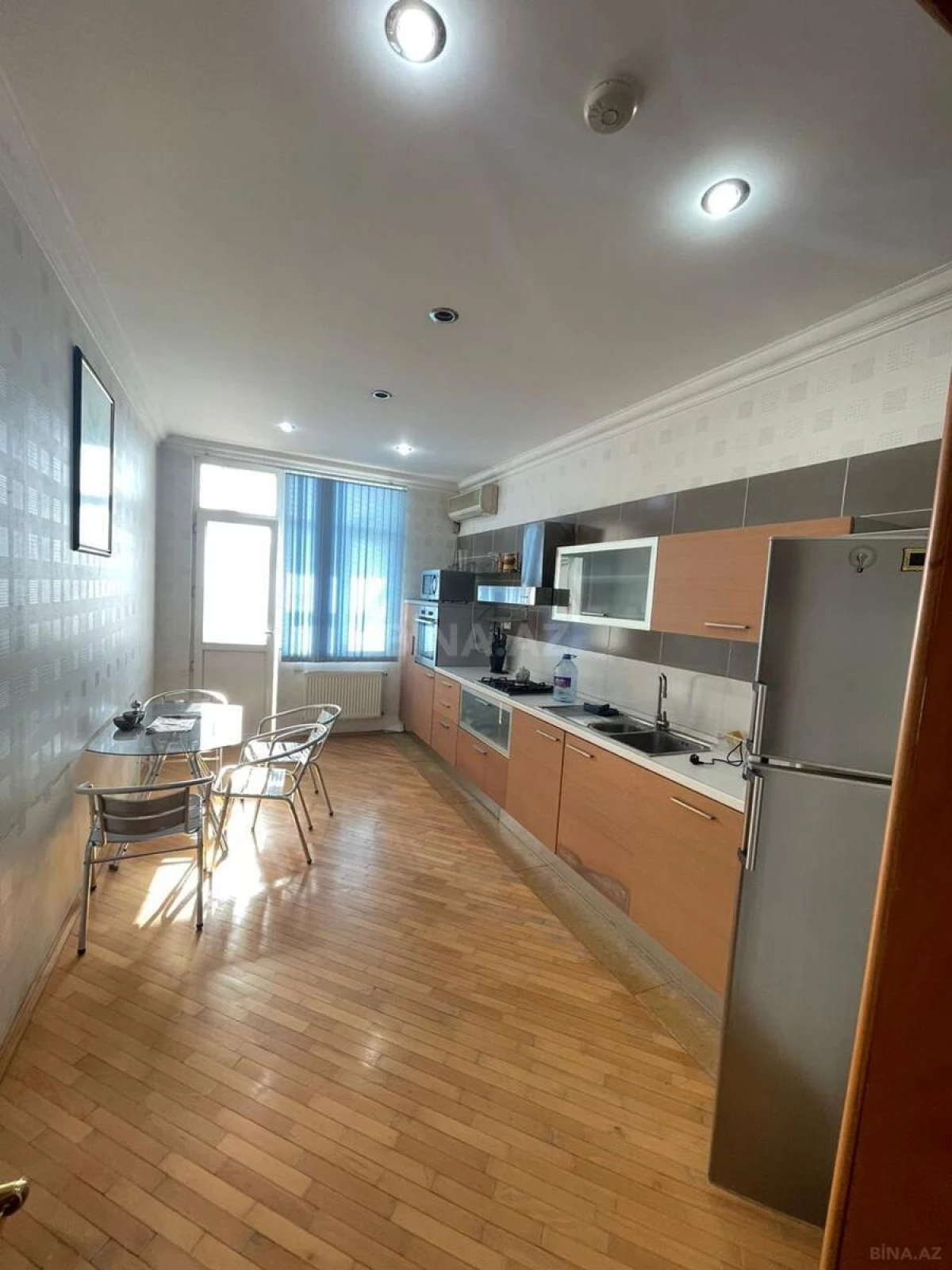 Kirayə verilir 3 otaqlı mənzil 170 m²