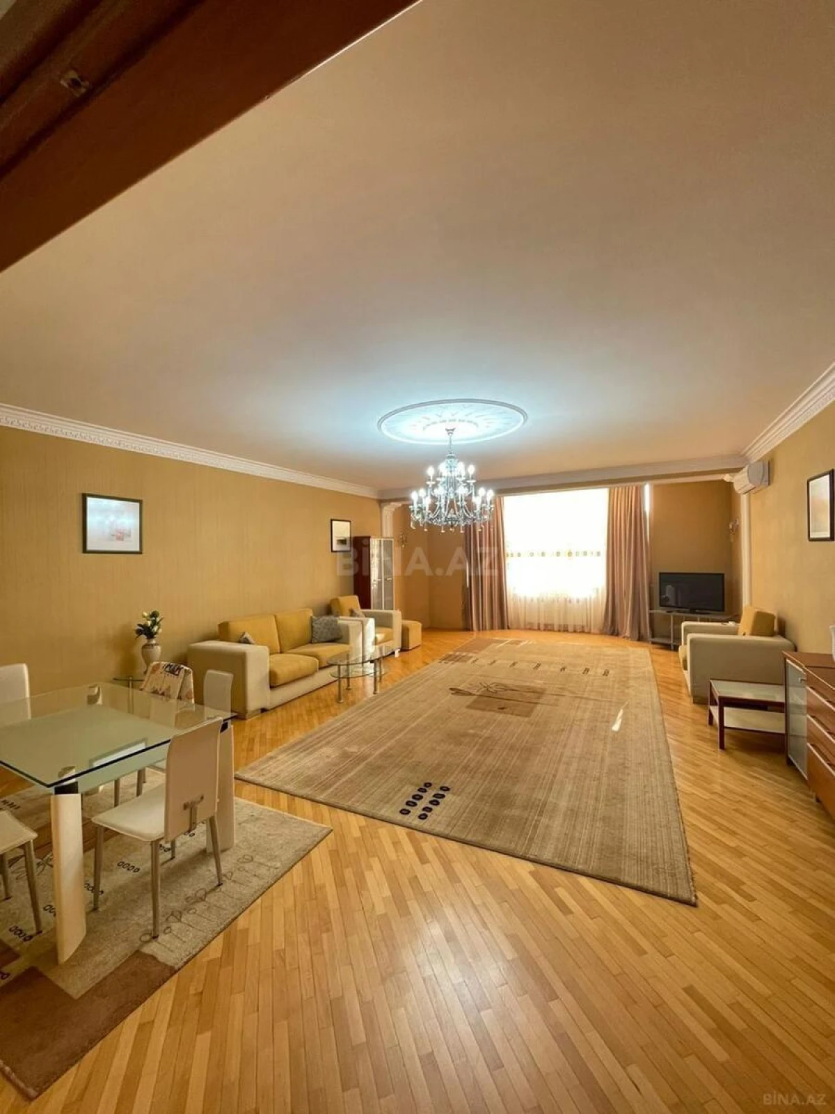 Kirayə verilir 3 otaqlı mənzil 170 m²