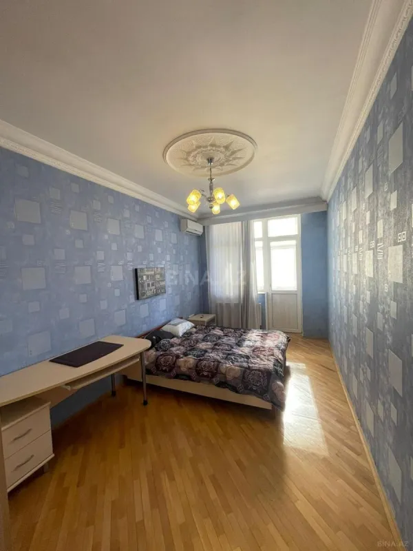 Kirayə verilir 3 otaqlı mənzil 170 m²