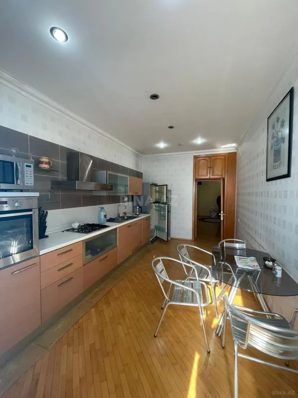 Kirayə verilir 3 otaqlı mənzil 170 m²