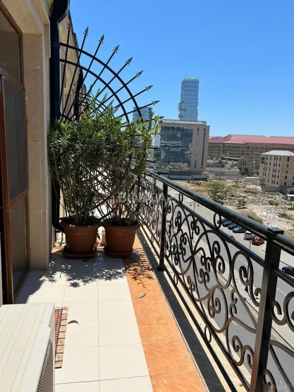 Kirayə verilir 2 otaqlı mənzil 65 m²