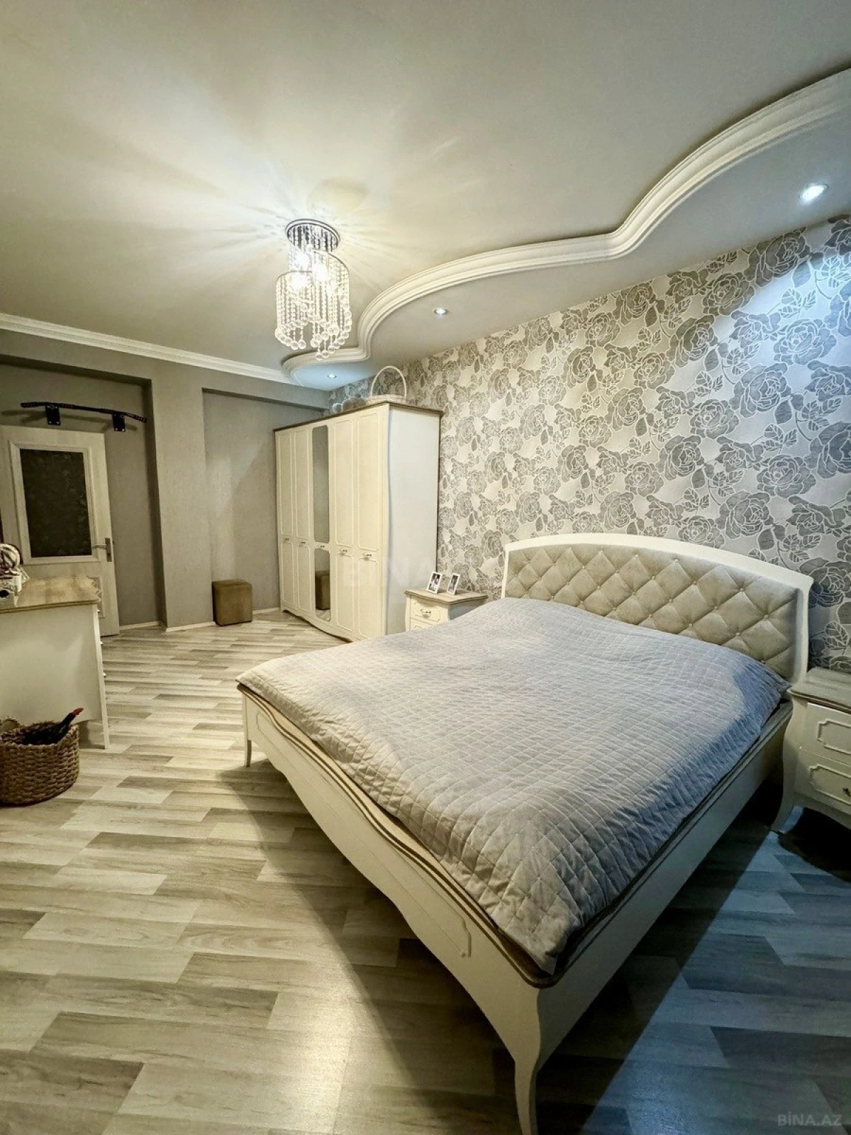 Satılır 3 otaqlı mənzil 115 m²