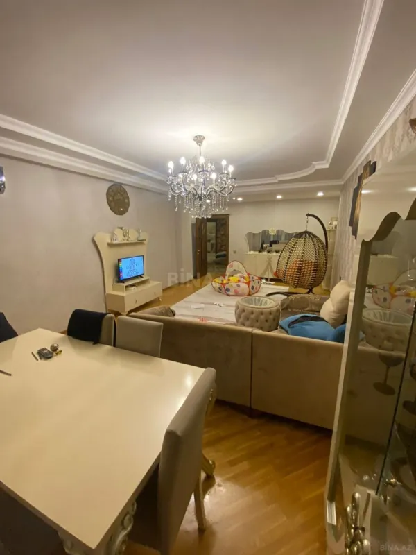 Satılır 3 otaqlı mənzil 130 m²