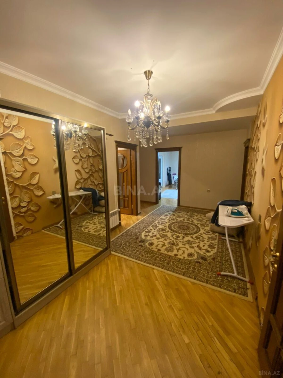 Satılır 3 otaqlı mənzil 130 m²