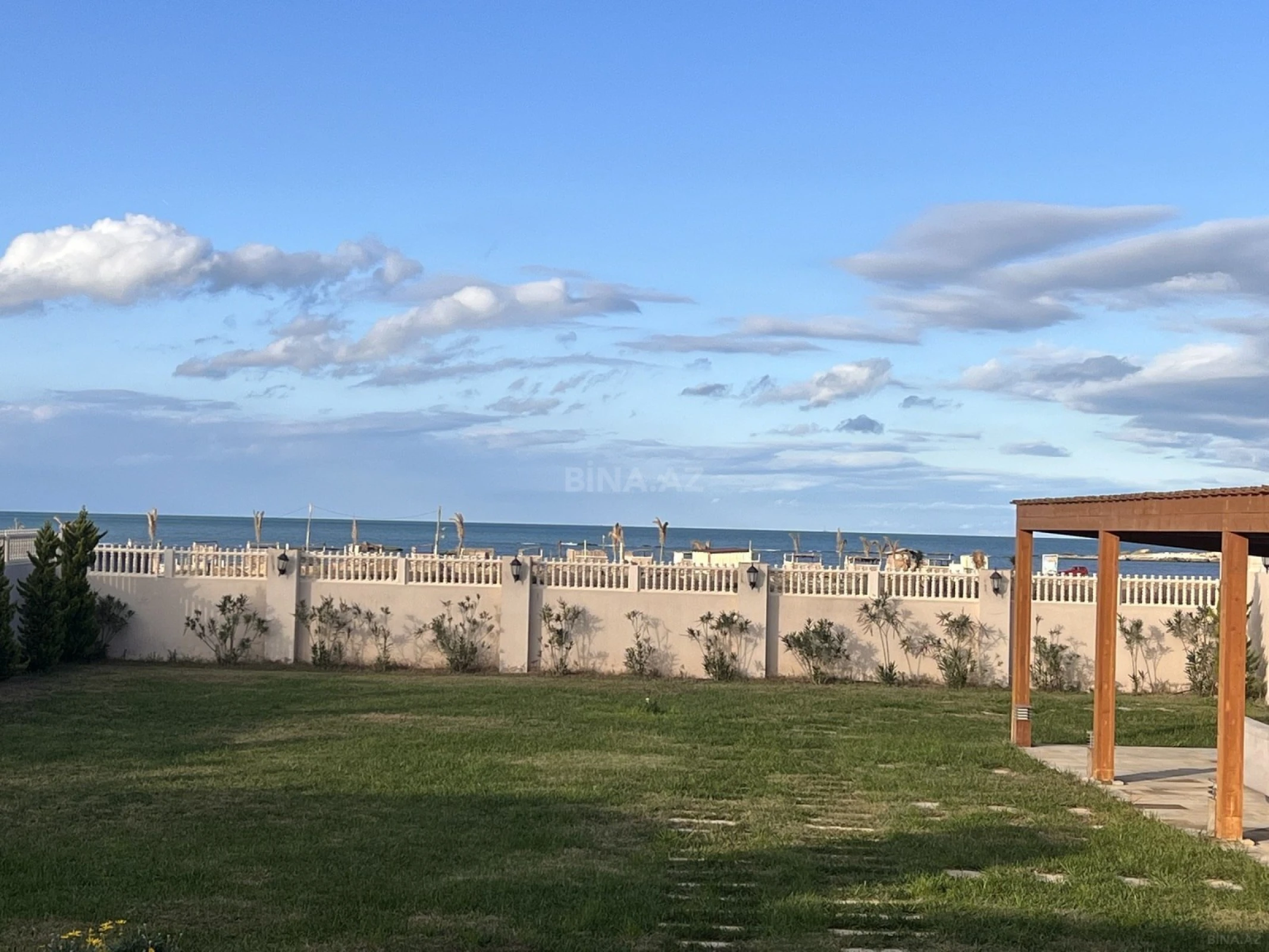 Satılır 7 otaqlı həyət evi 250 m²