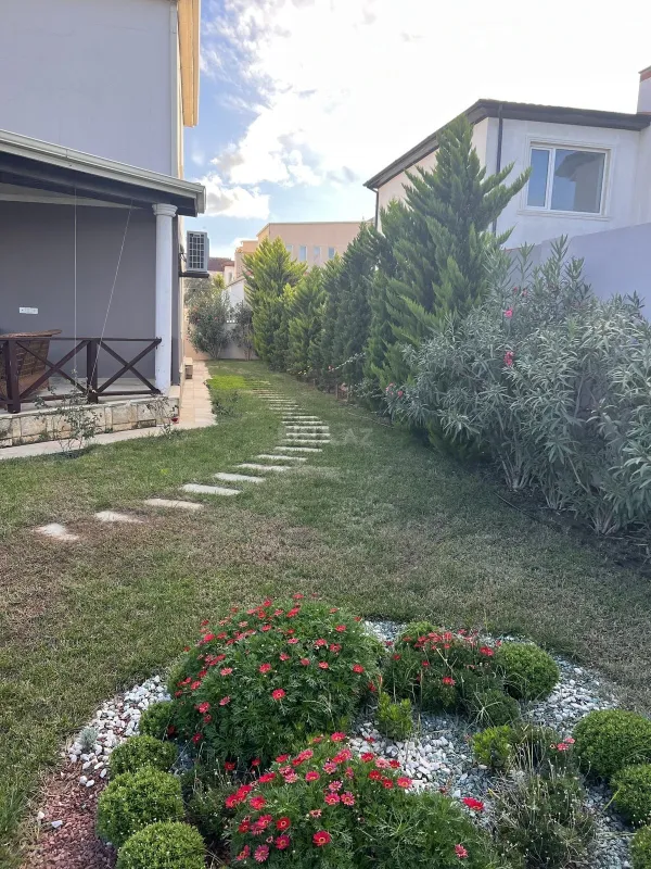 Satılır 7 otaqlı həyət evi 250 m²