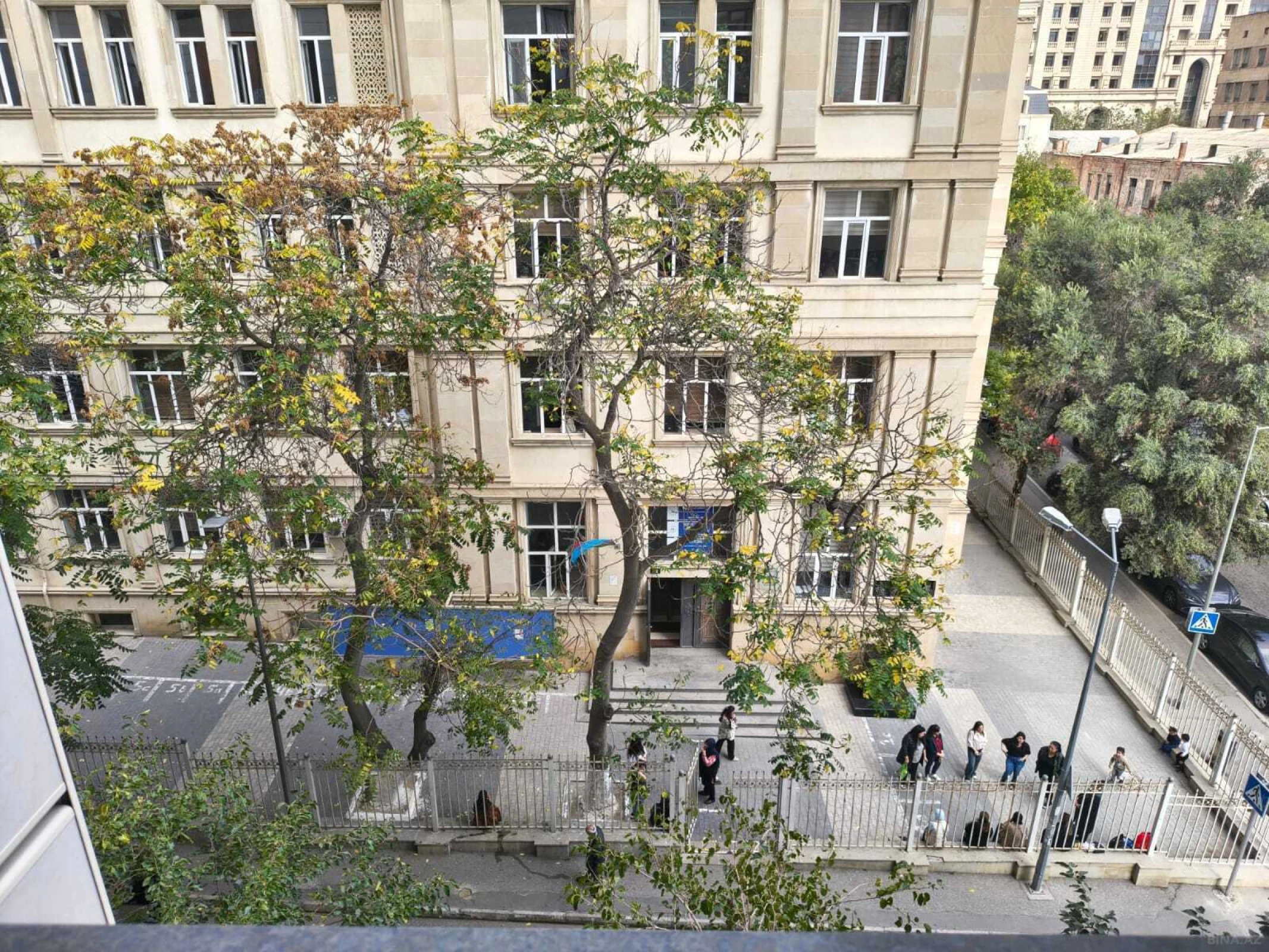 Kirayə verilir 2 otaqlı mənzil 85 m²