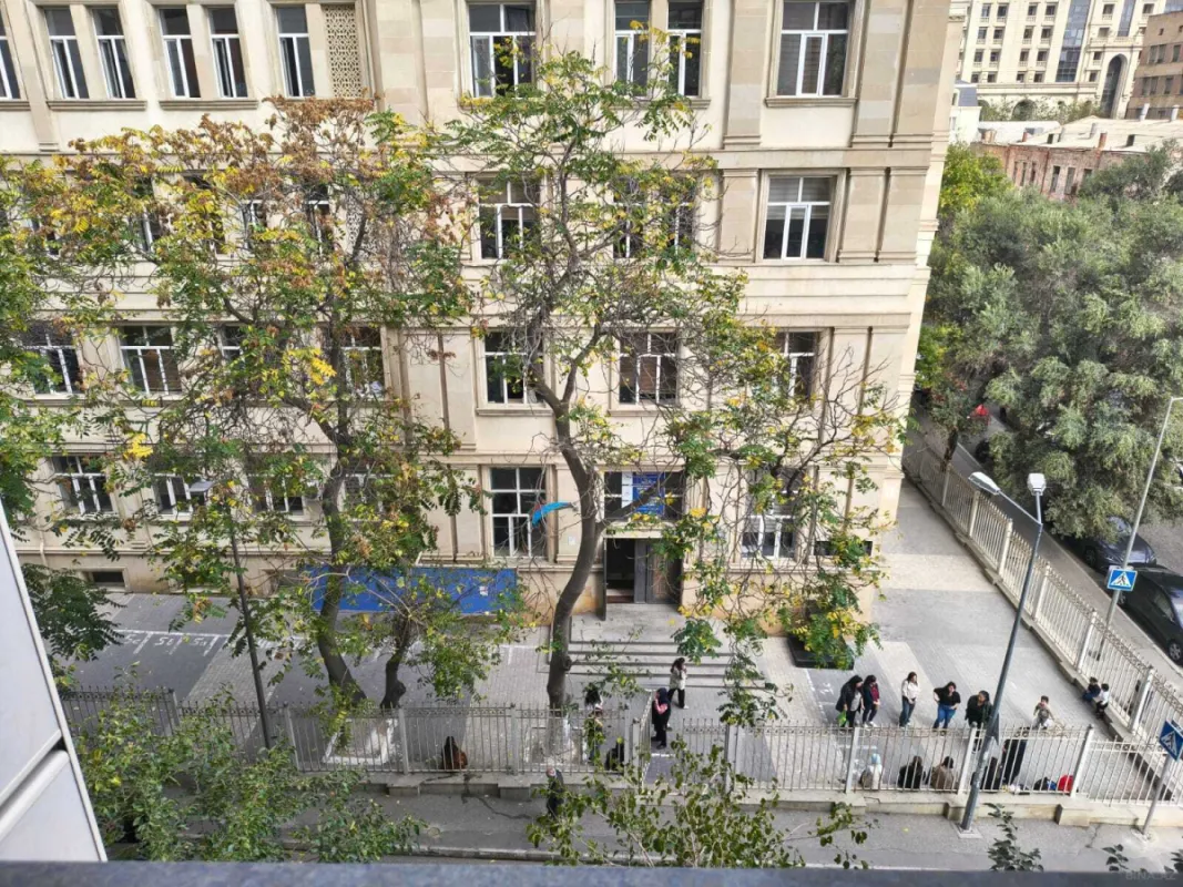 Kirayə verilir 2 otaqlı mənzil 85 m²