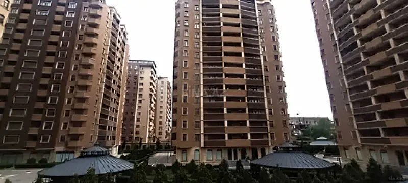 Satılır 2 otaqlı mənzil 114 m²