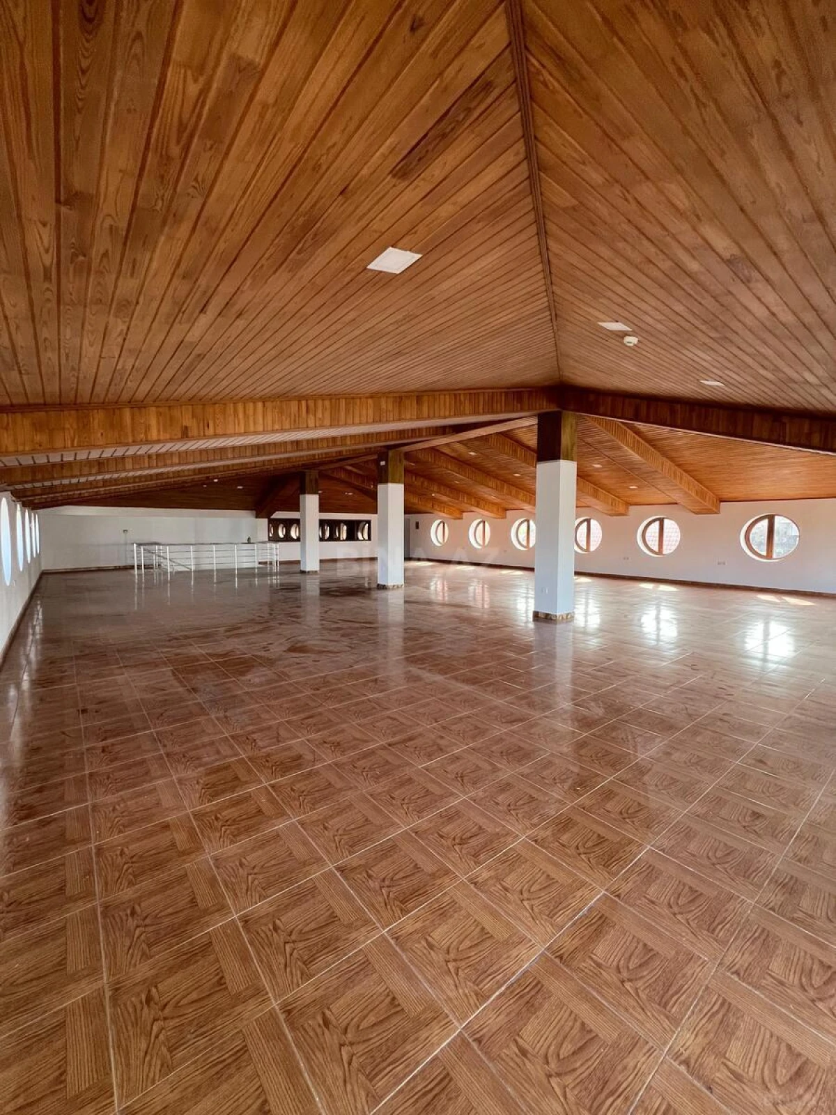 Satılır obyekt 1300 m²