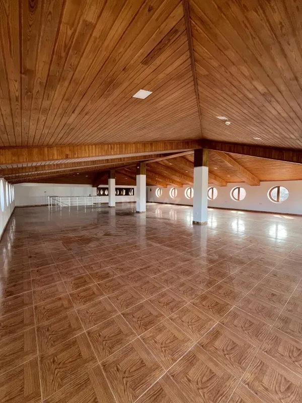 Satılır obyekt 1300 m²