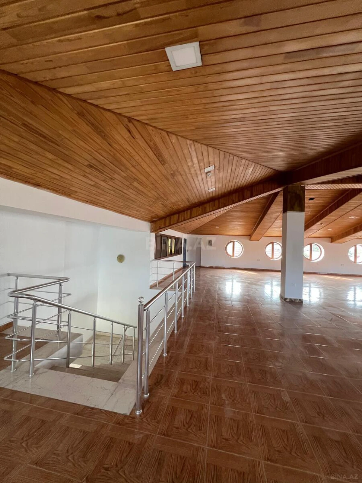 Satılır obyekt 1300 m²