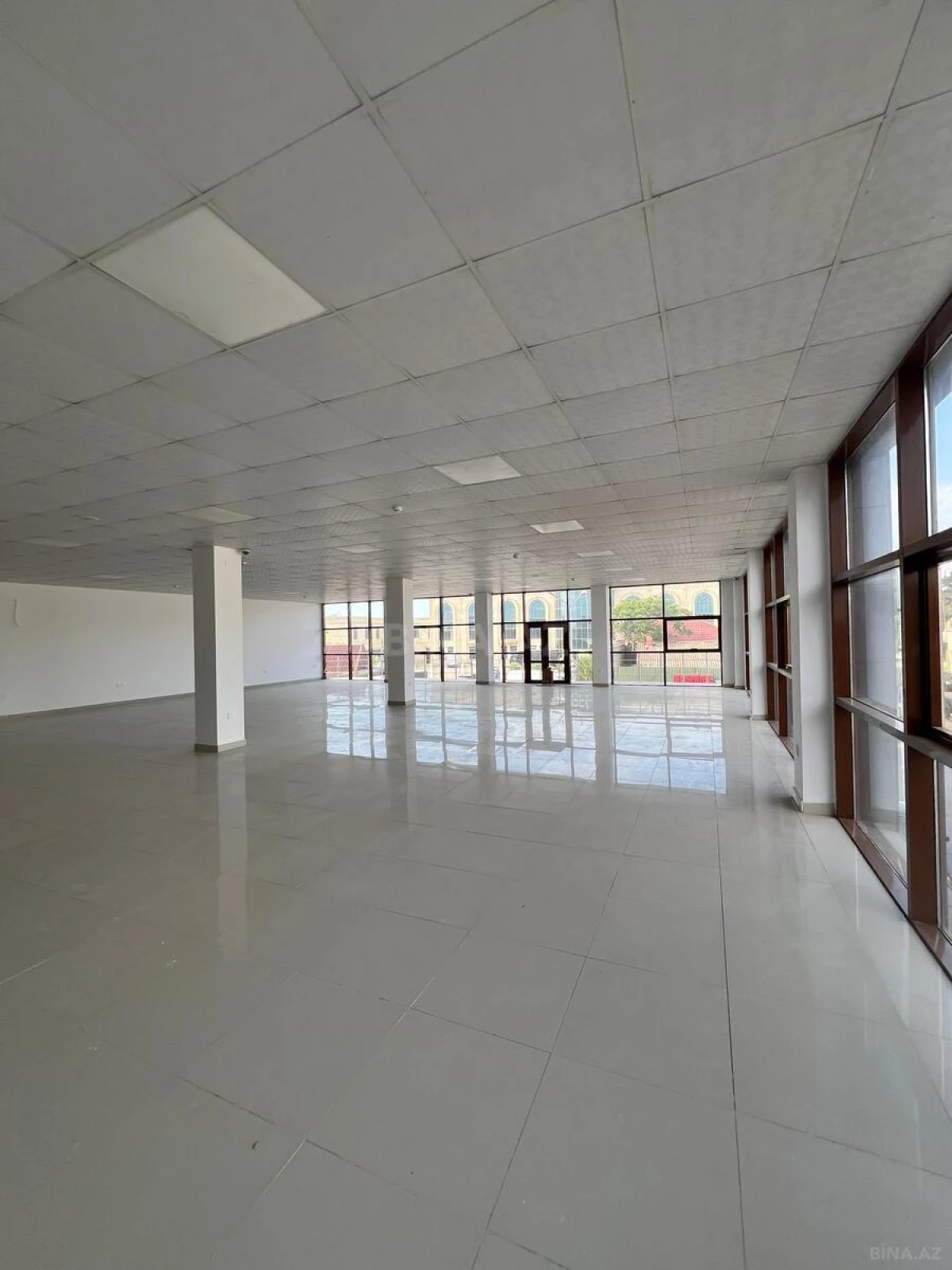 Satılır obyekt 1300 m²