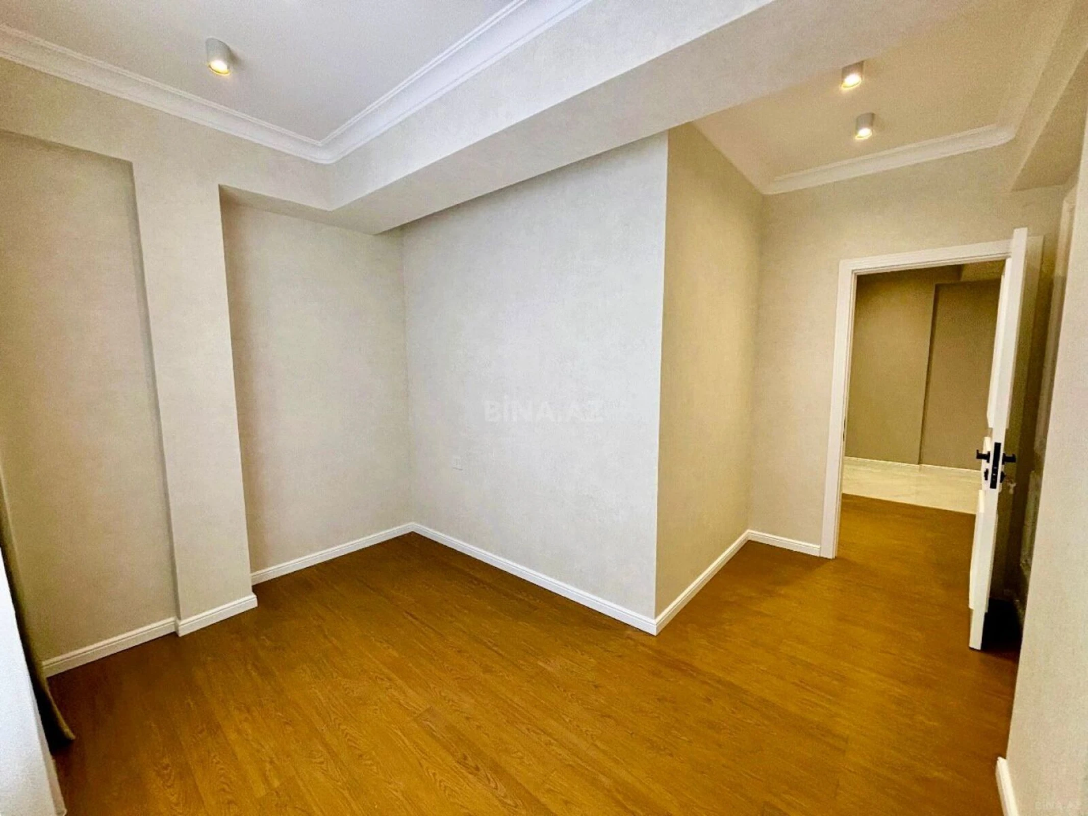 Satılır 3 otaqlı mənzil 100.7 m²