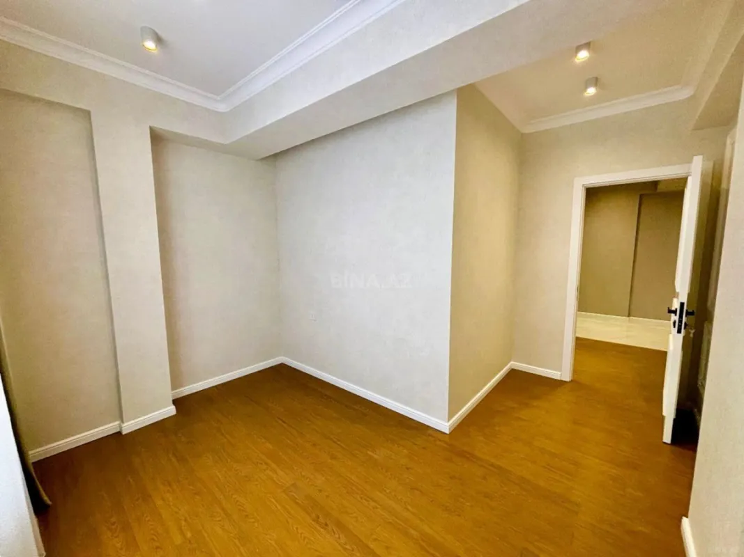 Satılır 3 otaqlı mənzil 100.7 m²