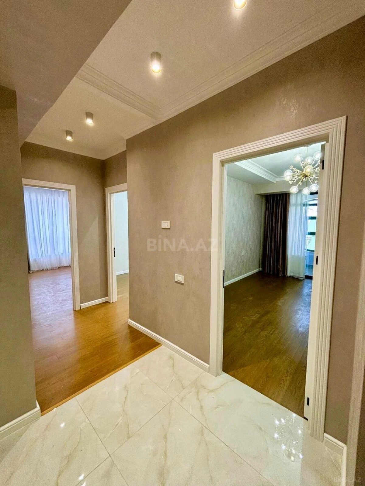 Satılır 3 otaqlı mənzil 100.7 m²