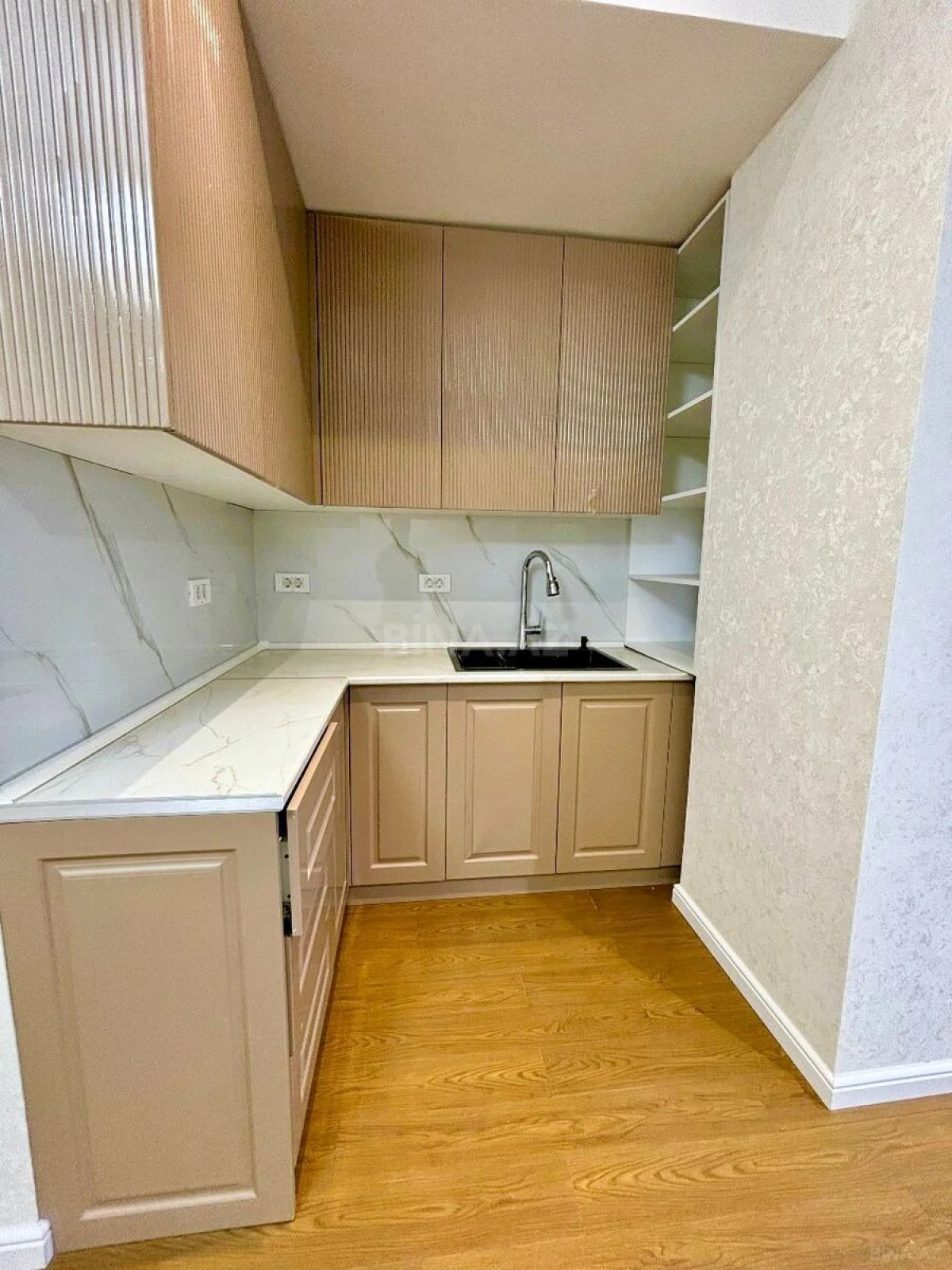 Satılır 3 otaqlı mənzil 100.7 m²