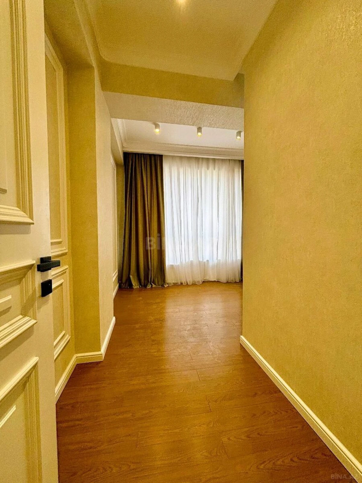 Satılır 3 otaqlı mənzil 100.7 m²