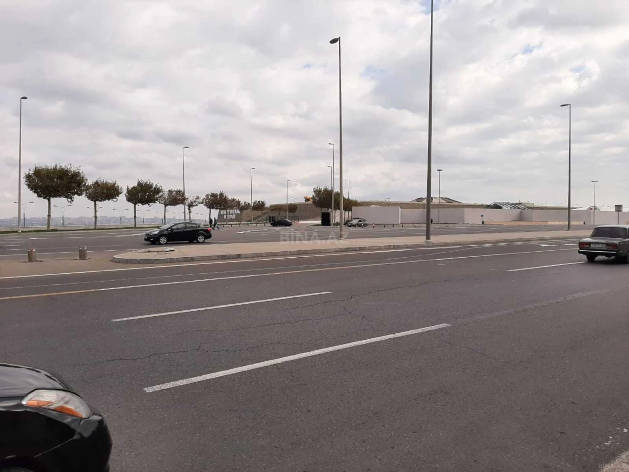 Satılır obyekt 180 m²