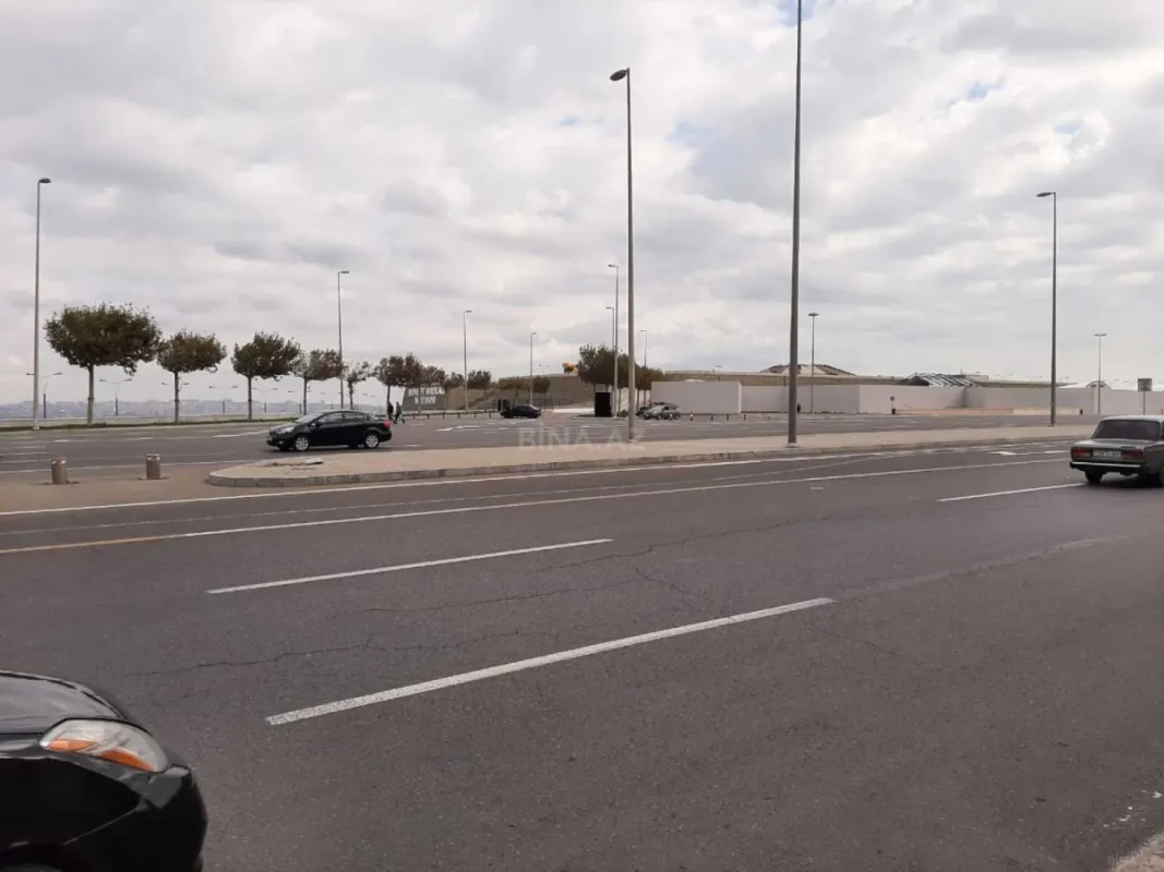 Satılır obyekt 180 m²