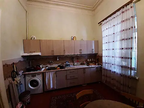 Satılır obyekt 180 m²