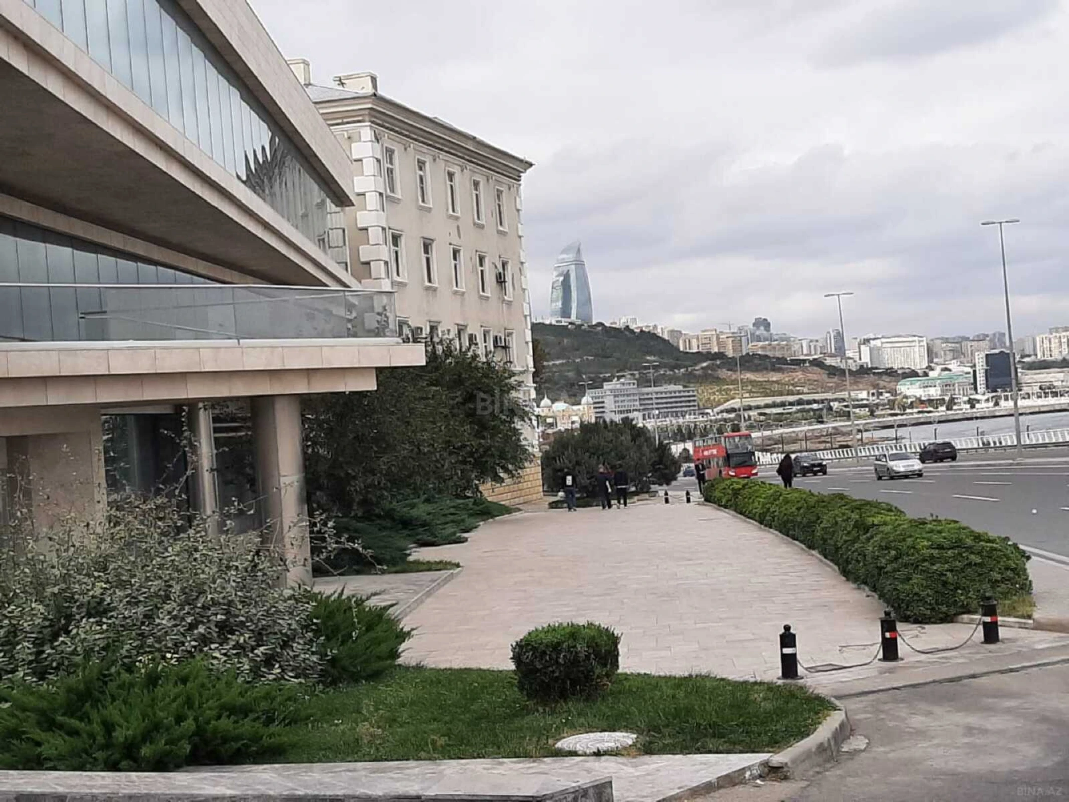 Satılır obyekt 180 m²