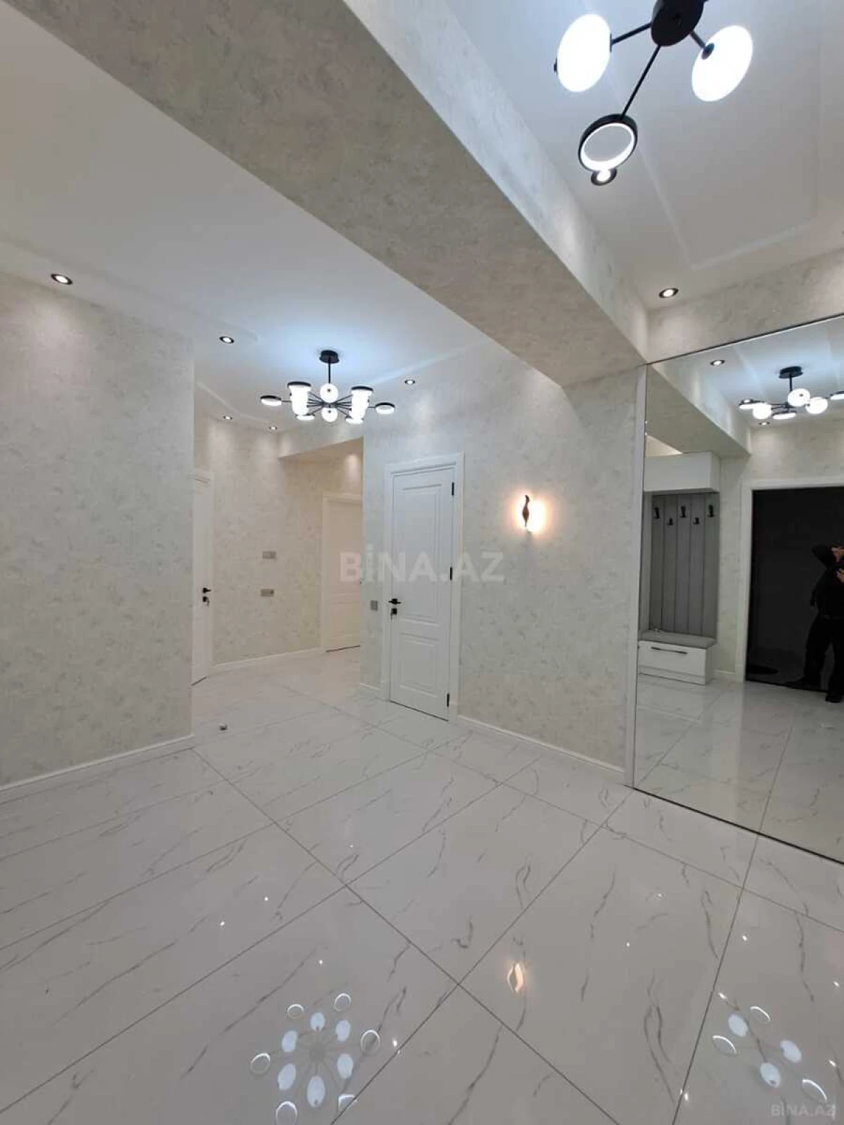 Satılır 2 otaqlı mənzil 92 m²