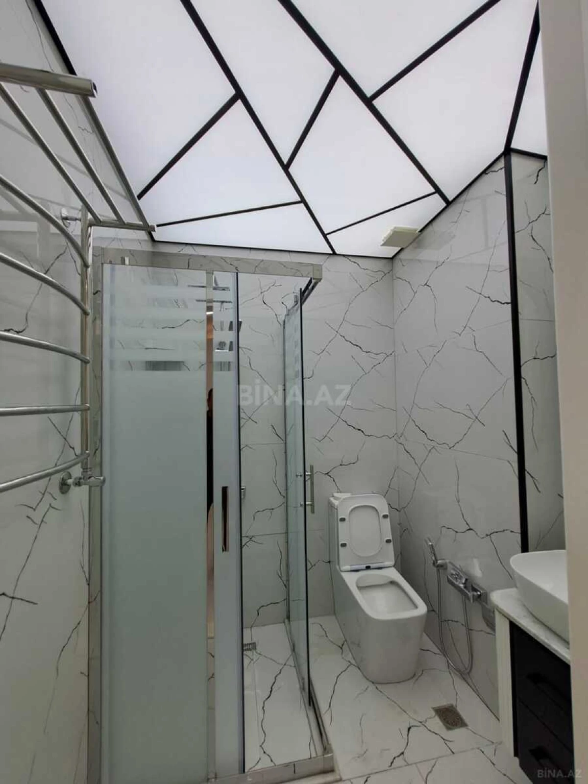 Satılır 2 otaqlı mənzil 92 m²