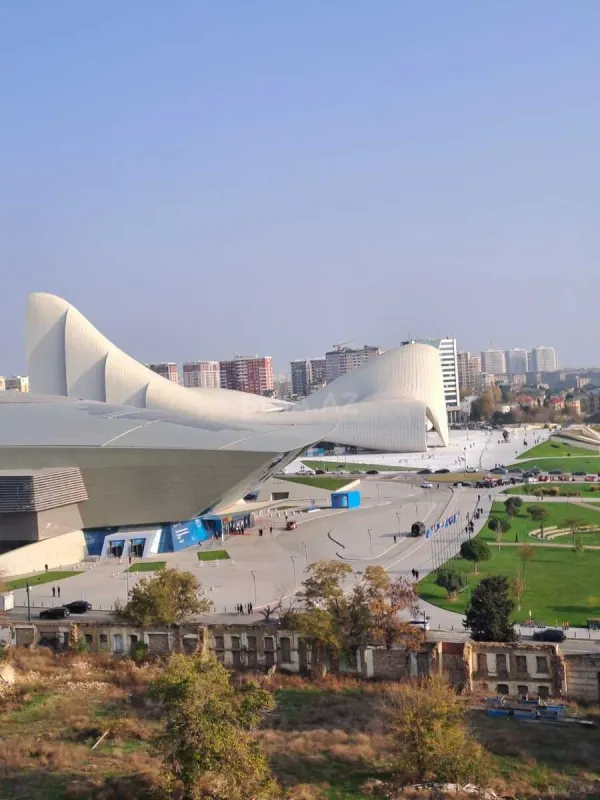 Satılır 2 otaqlı mənzil 92 m²