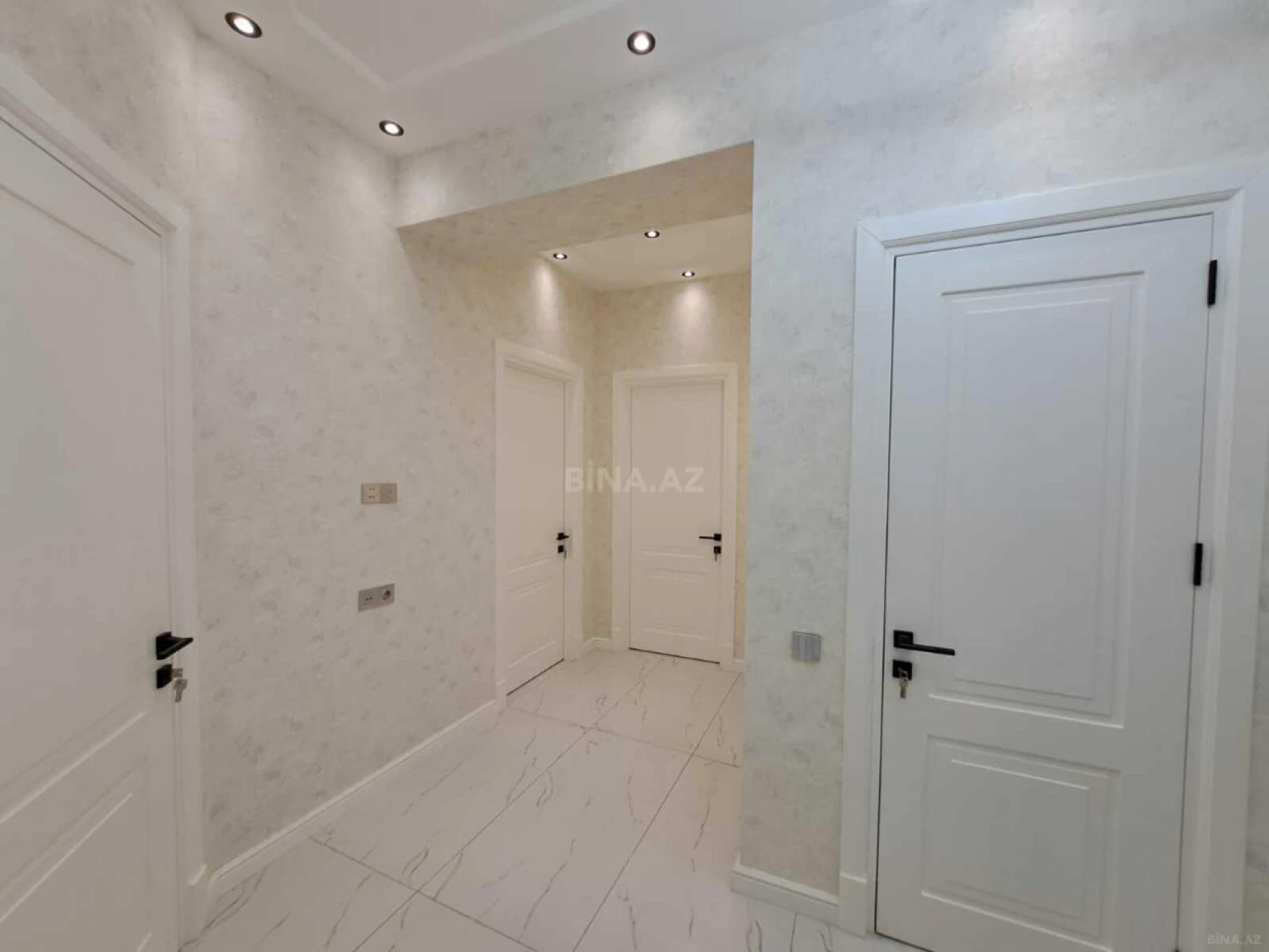 Satılır 2 otaqlı mənzil 92 m²