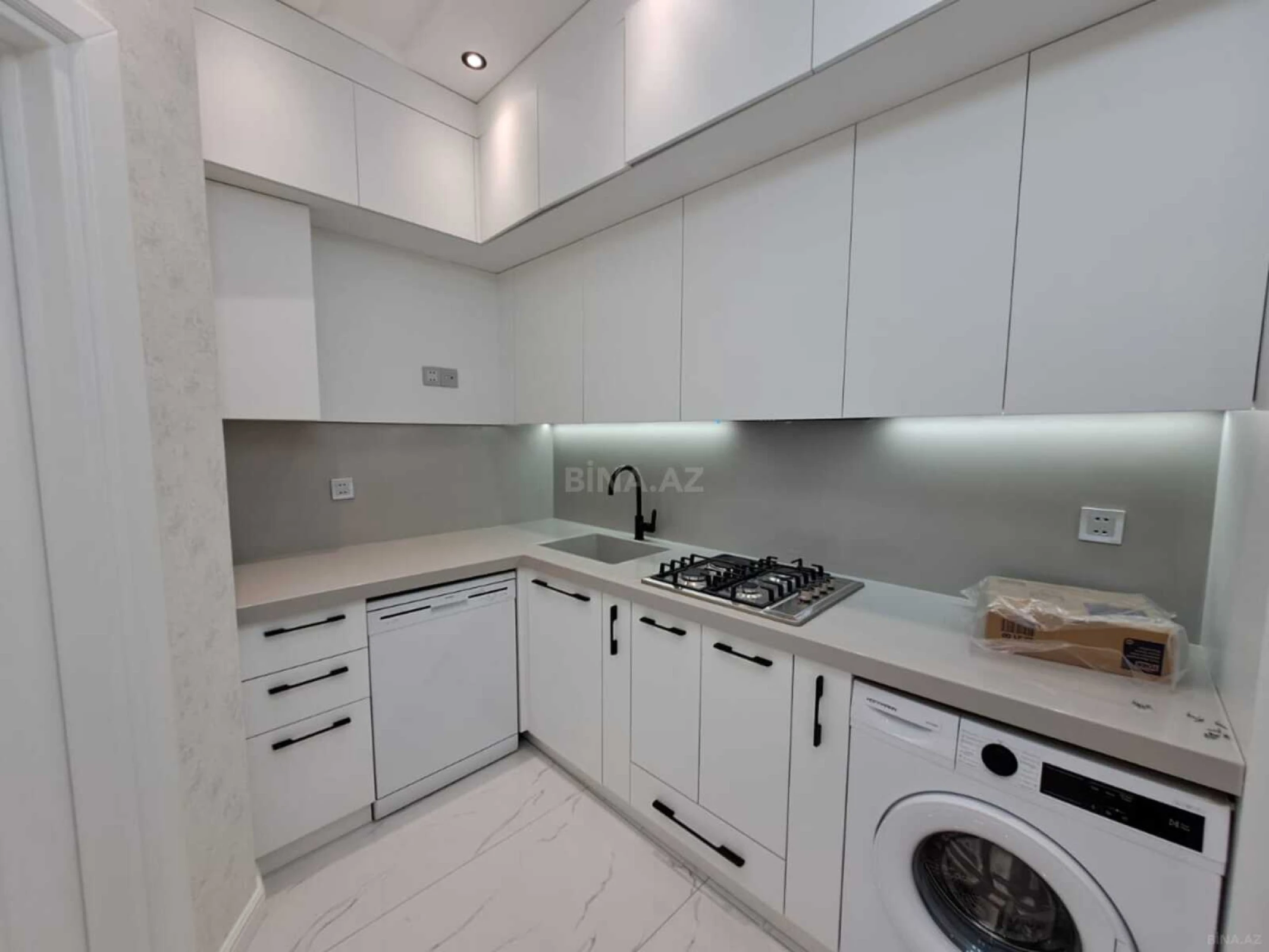 Satılır 2 otaqlı mənzil 92 m²