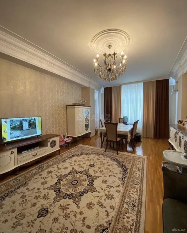 Satılır 3 otaqlı mənzil 110 m²