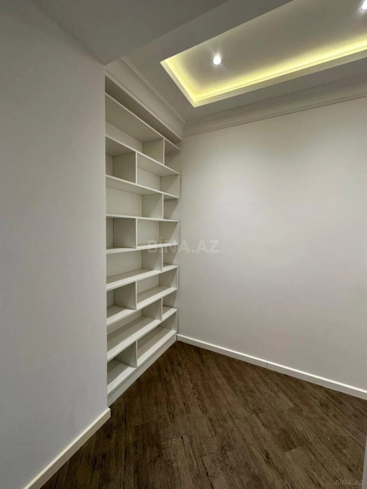Satılır 3 otaqlı mənzil 101 m²
