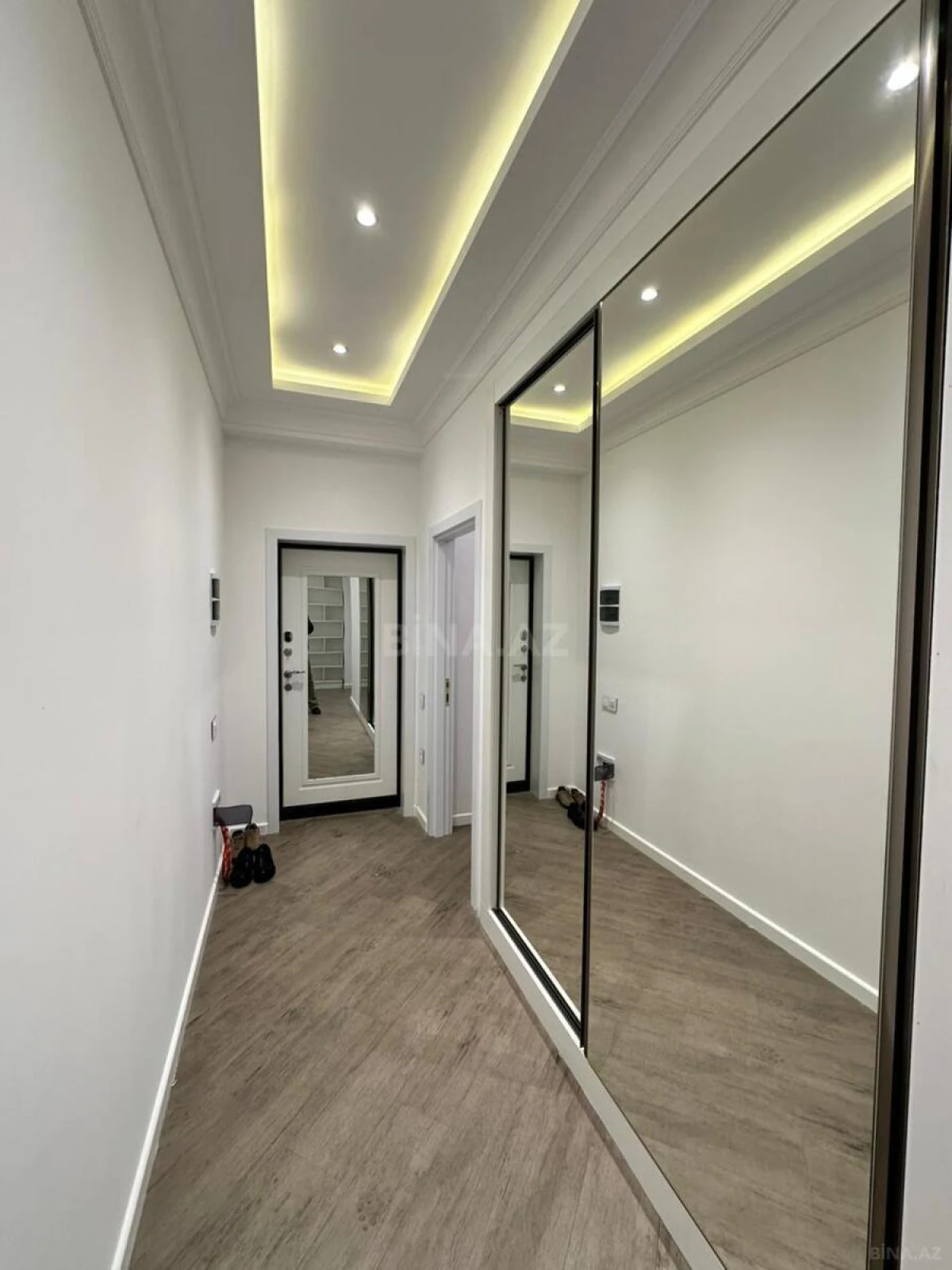 Satılır 3 otaqlı mənzil 101 m²