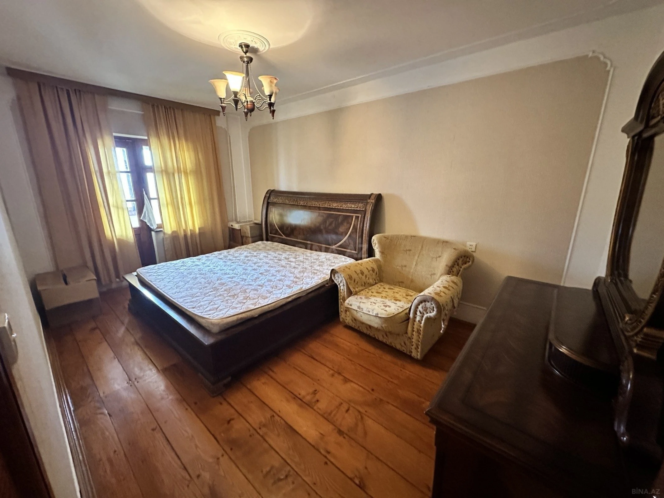 Satılır 4 otaqlı mənzil 100 m²