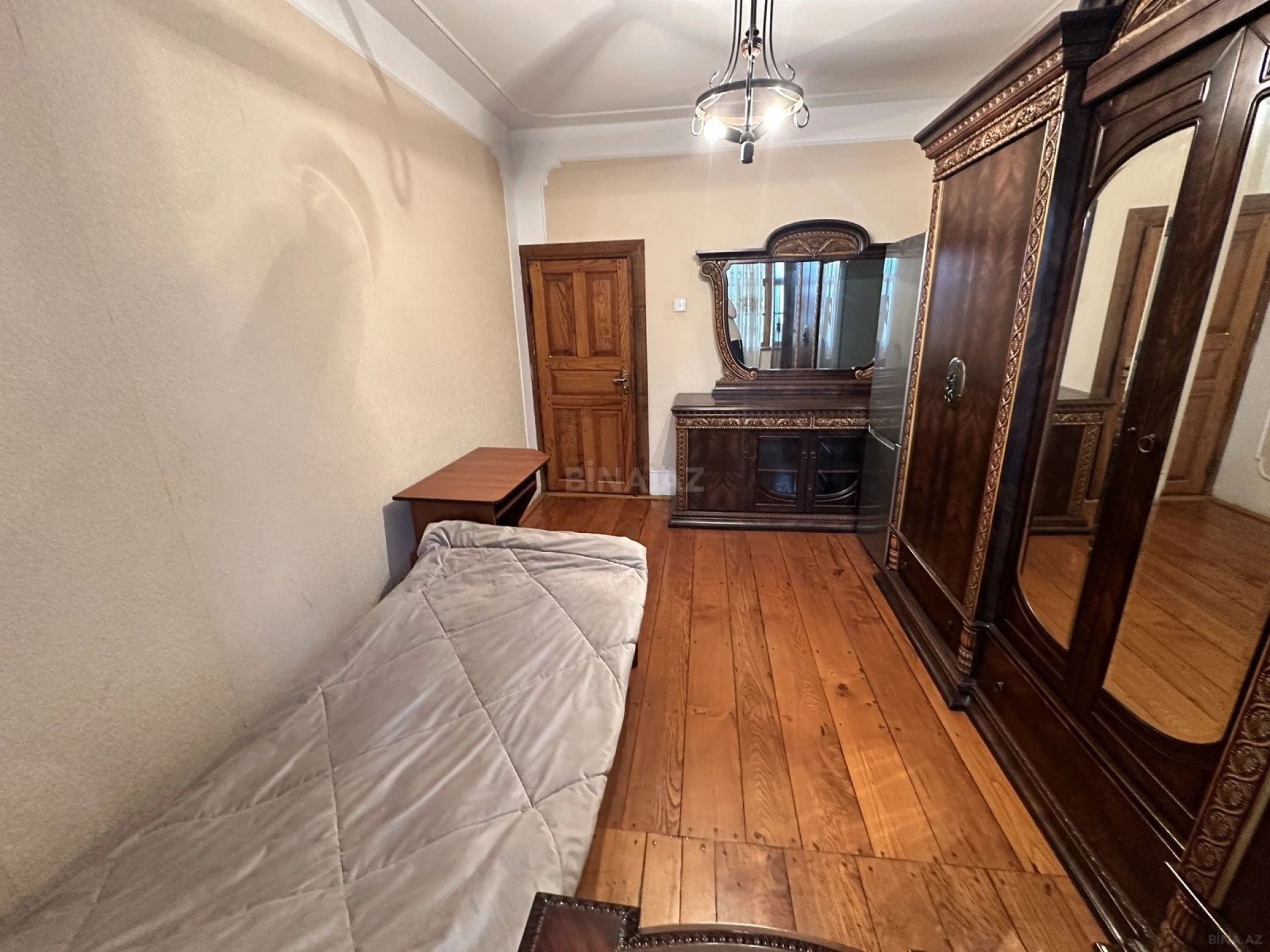 Satılır 4 otaqlı mənzil 100 m²