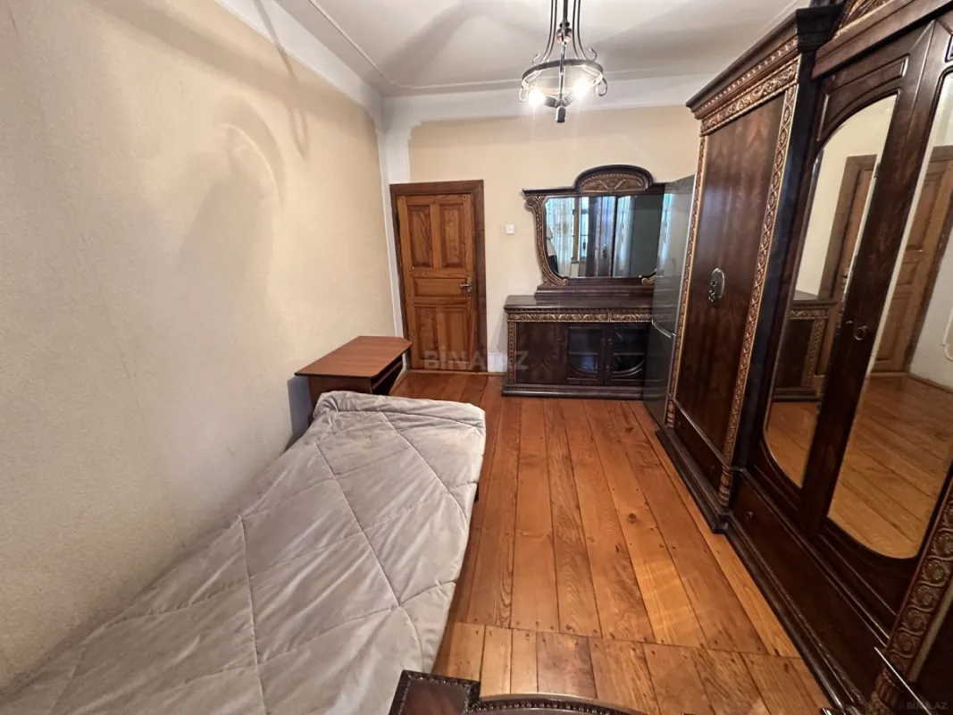 Satılır 4 otaqlı mənzil 100 m²