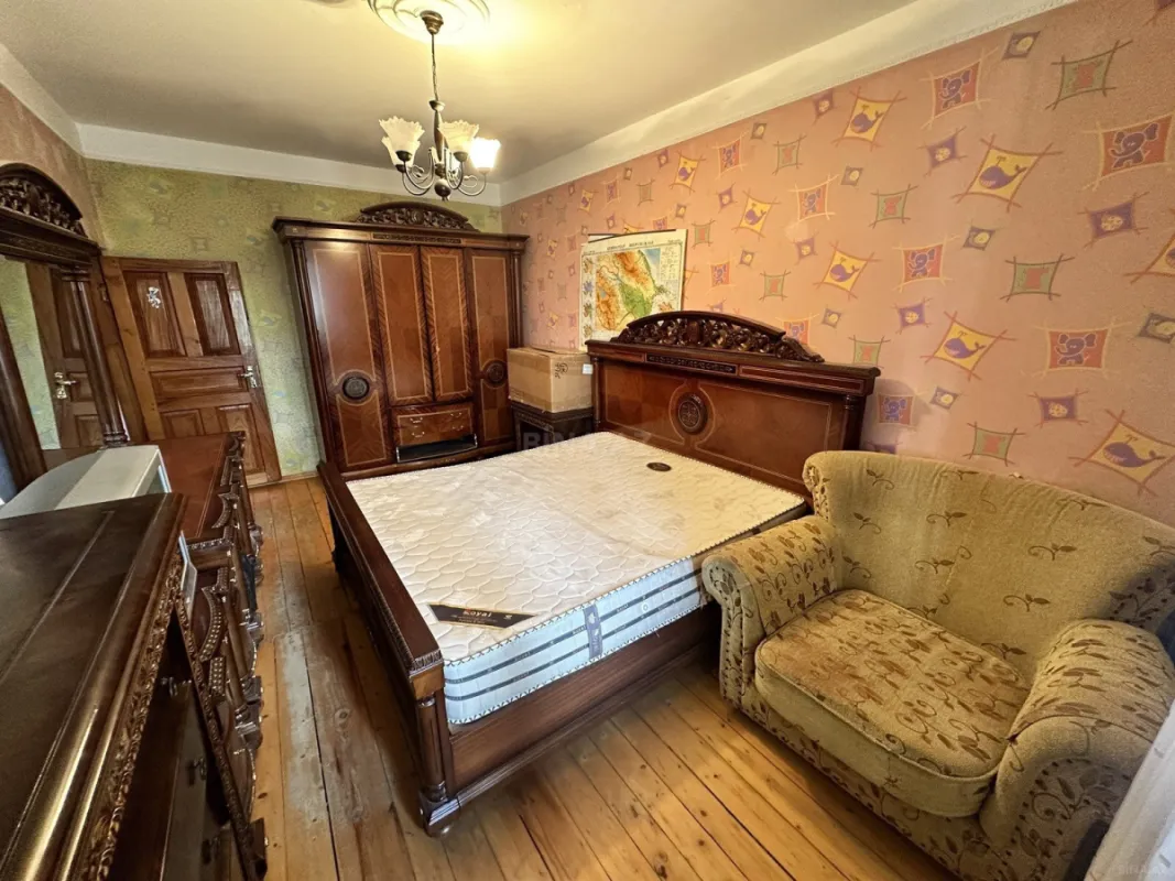 Satılır 4 otaqlı mənzil 100 m²